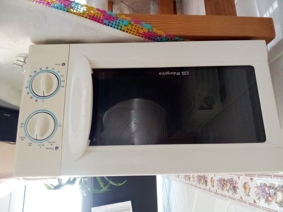 Microondas usado a funcionar