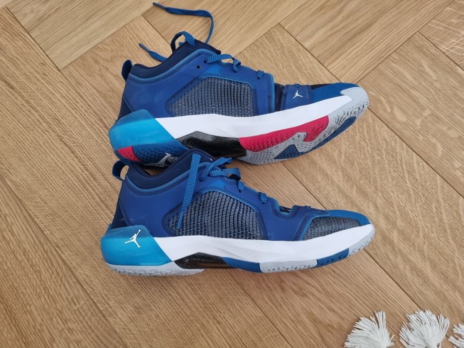 AIR JORDAN XXXVII rozmiar 45.5 . 29.5cm