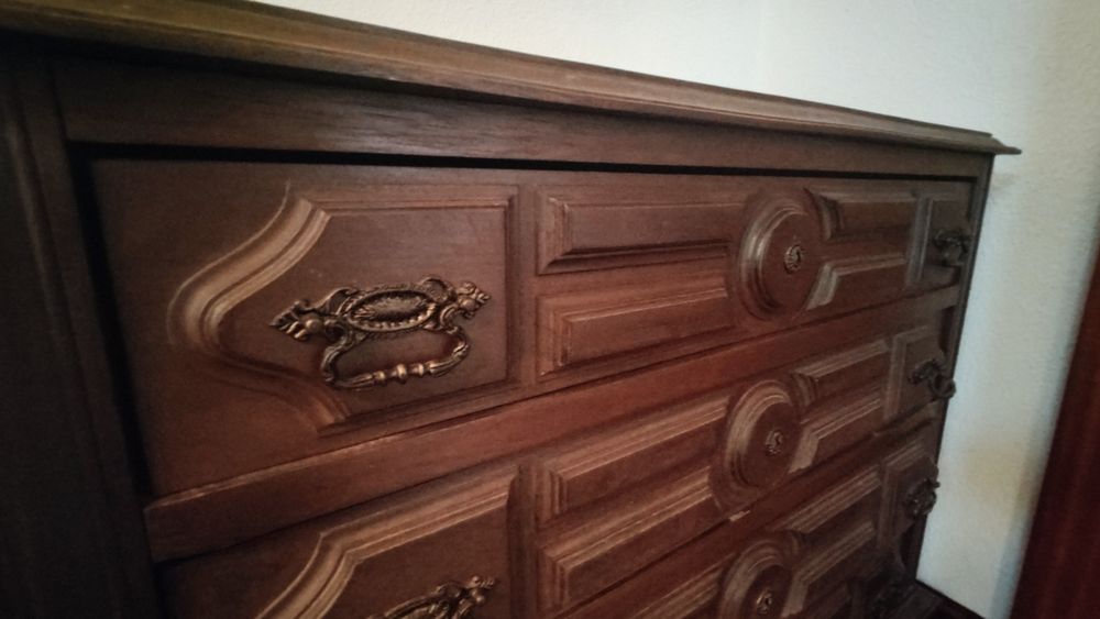 Vendo armário antigo