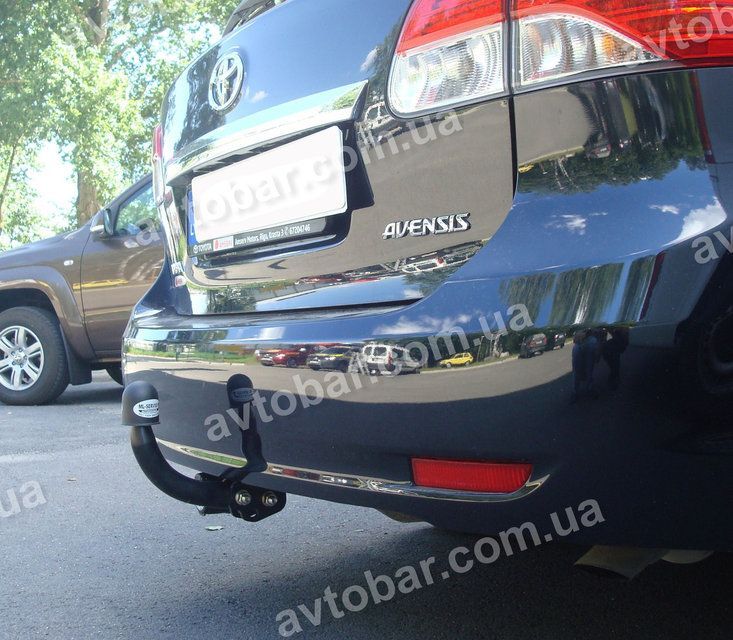 Фаркоп Toyota Avensis T22, T25, T27. Прицепное Тойота Авенсис