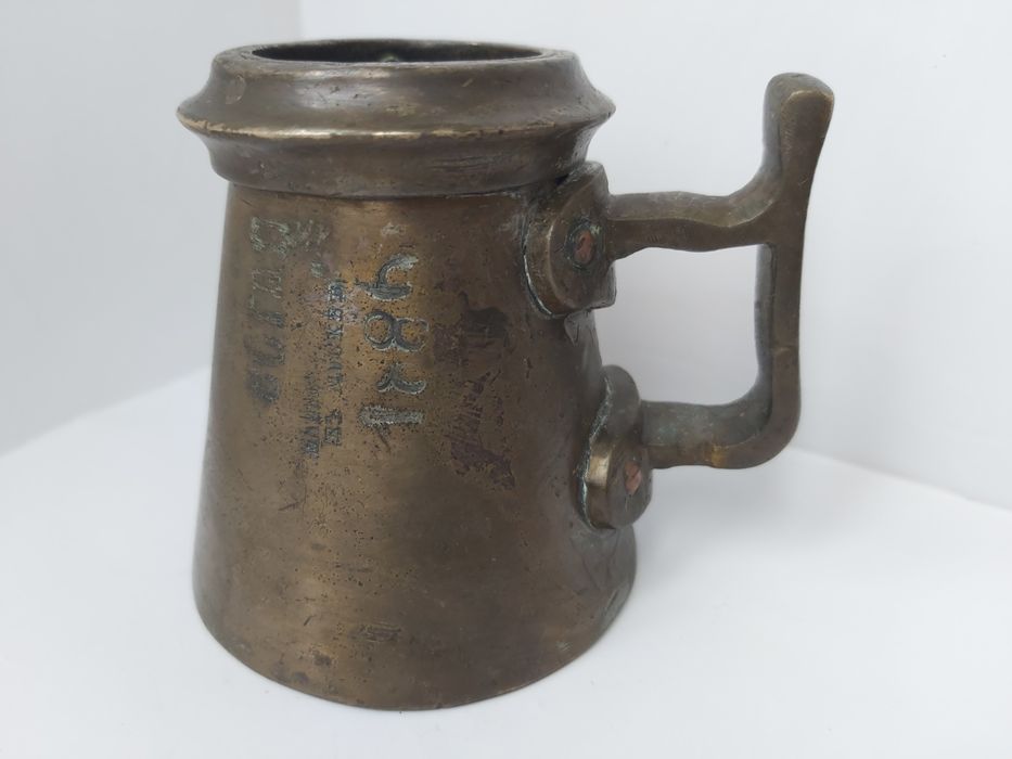 Посуда из красного металла.