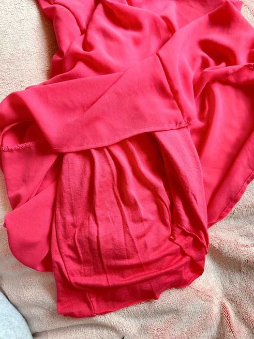 Śliczna długa malinowa sukienka na naramkach z koronką r. XS / S