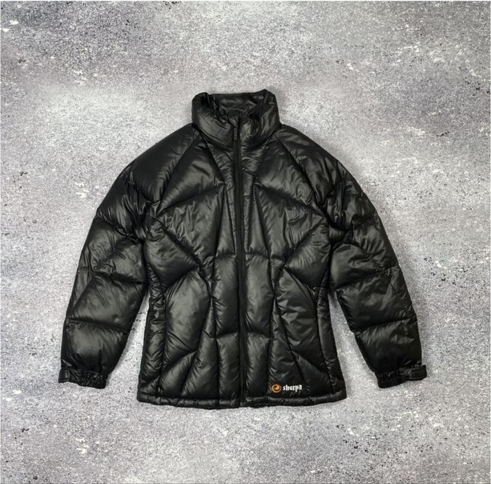 Жіночий пуховик.