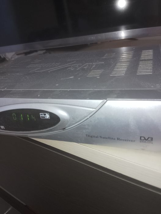 тюнер супутниковий