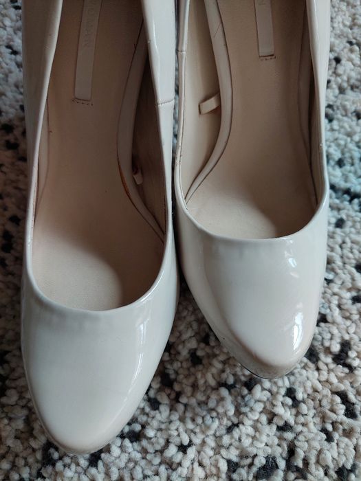 Sapatos de salto alto branco