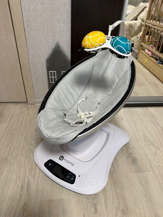 4 moms 4.0 mamaRoo заколисуючий центр гойдалка укачивающий
