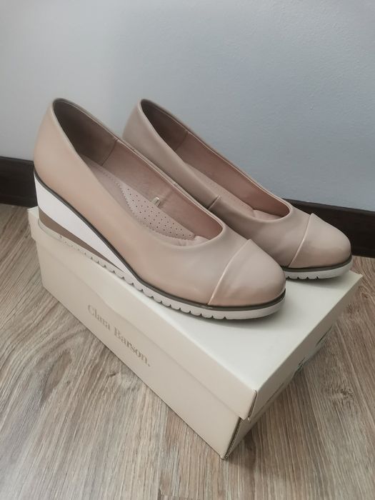 Półbuty na koturnie