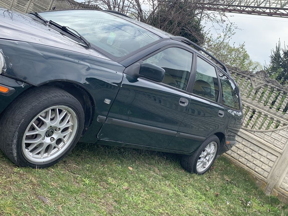 Продам volvo v40 2.0 бенз
