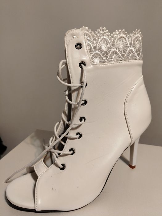 Buty damskie białe 40