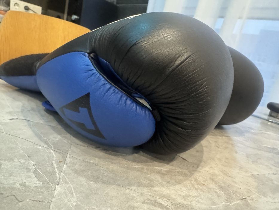 Перчатки боксерские Title Boxing + бинты в подарок