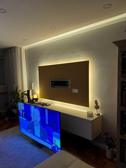 Faço painéis de TV com aspeto mármore e com ripado a partir 400€