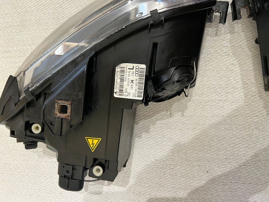 Фари Audi A3 8P (біксенон, оригінал) 8P0 941 003 R 8P0 941 004 L