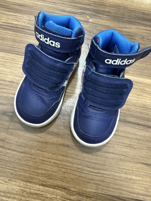 Детская обувь Кроссовки Adidas высокие удобные