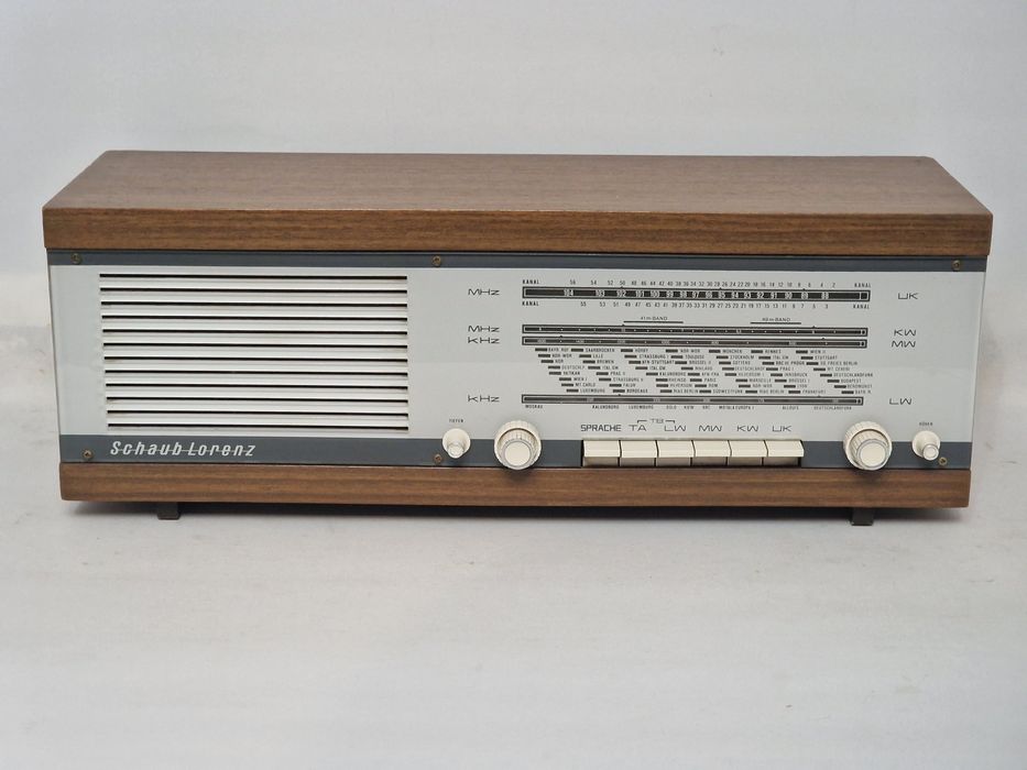 Rádio antigo reparado Schaub-Lorenz