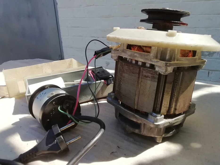 Електродвигун від стіральної машинки