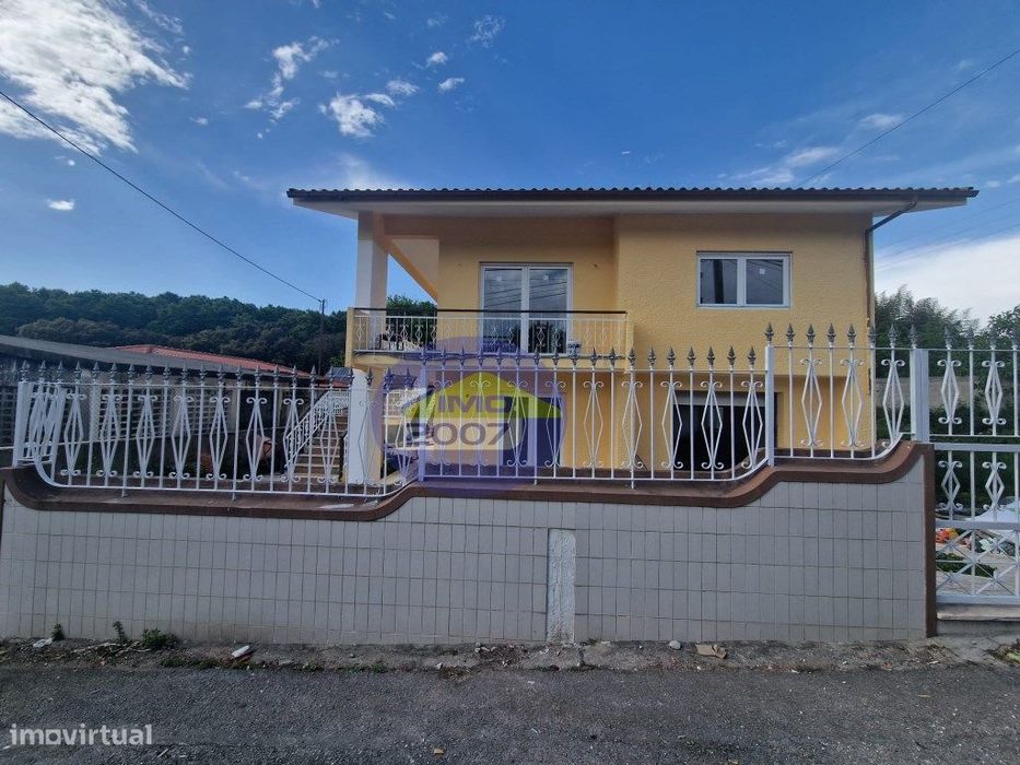 Moradia isolada T3 com Terreno em Santa Maria de Lamas