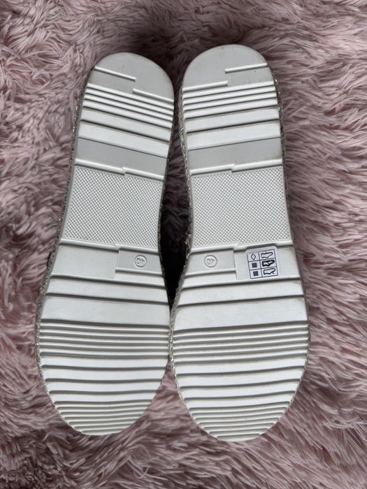 Czarne espadryle z ozdobnym przodem, rozmiar 40