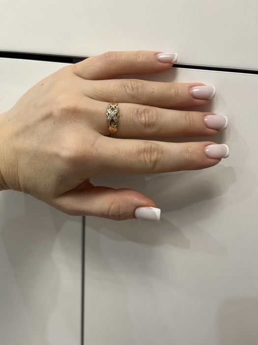 Золота каблучка 18р