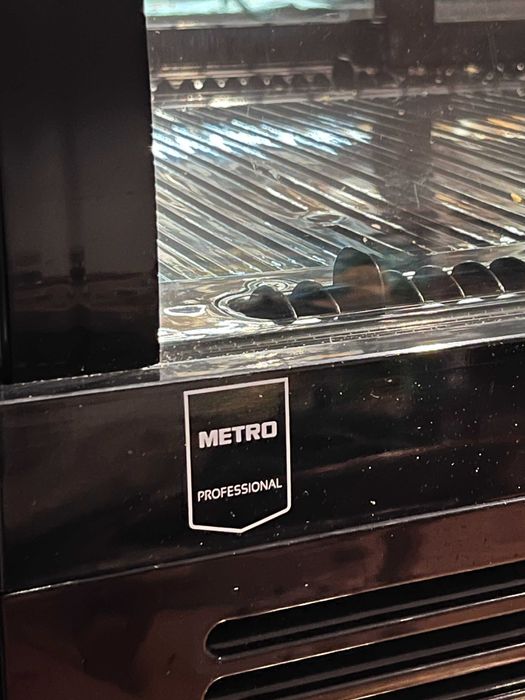 Vitrina Refrigerada de Bancada 100L - Metro Professional - Preta