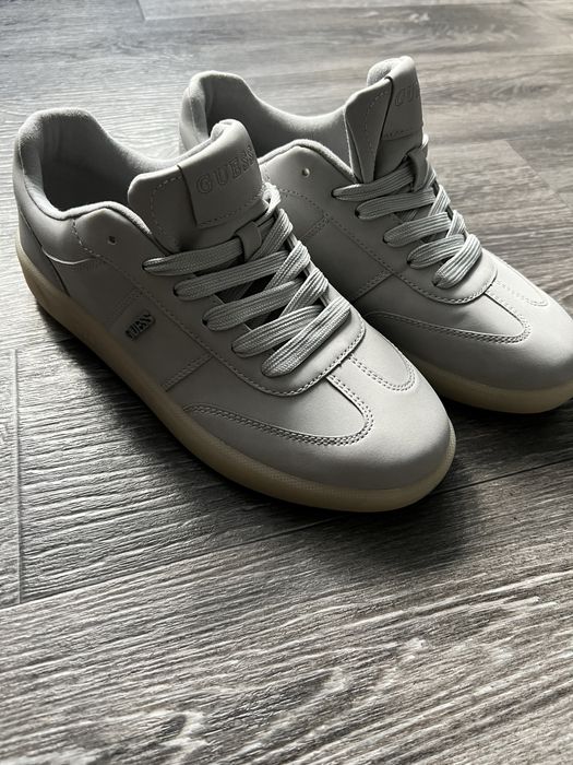 Нові Кросівки Guess