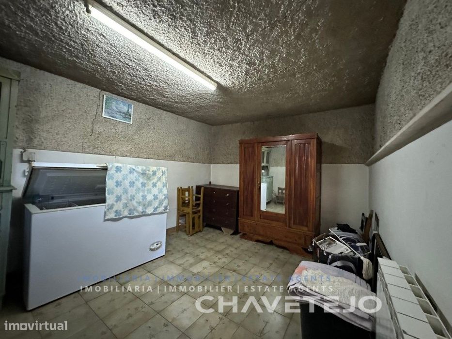Casa de campo com anexos em zona tranquila a 10 km de Tomar.