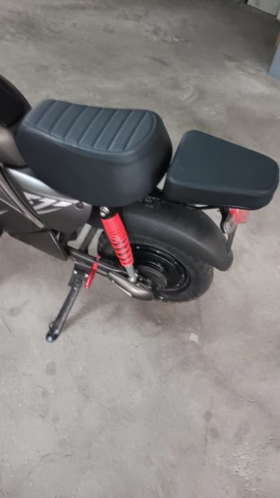 Moto elétrica com 2000 wats e chega a 55 km/h
