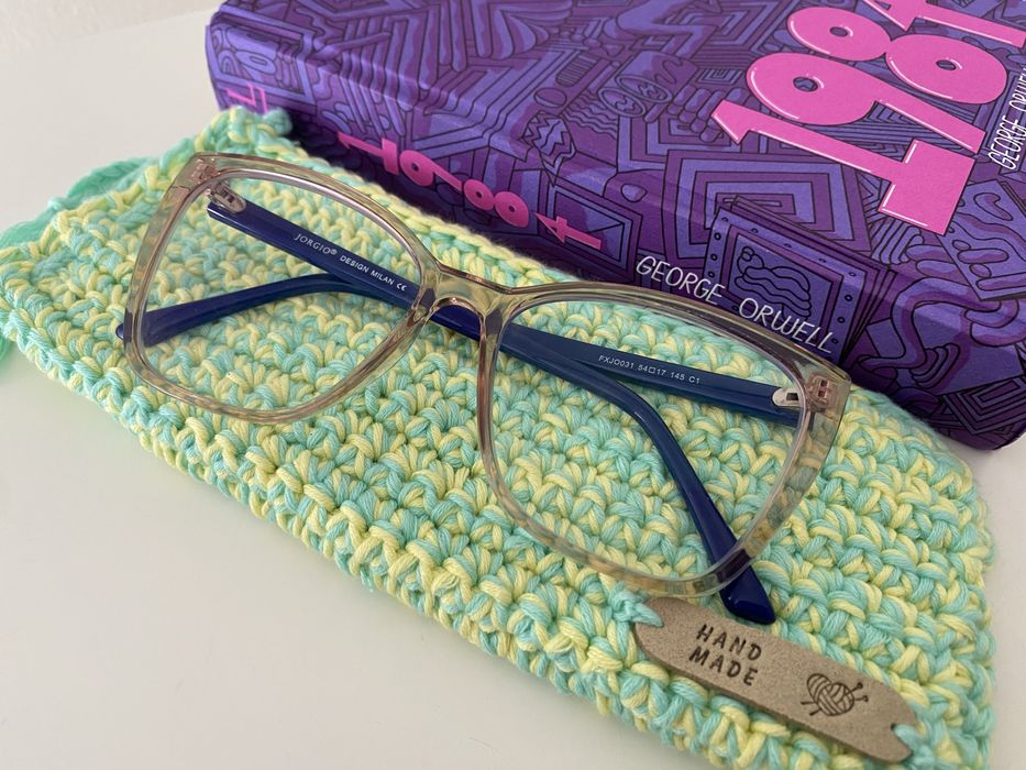 porta-óculos de crochê