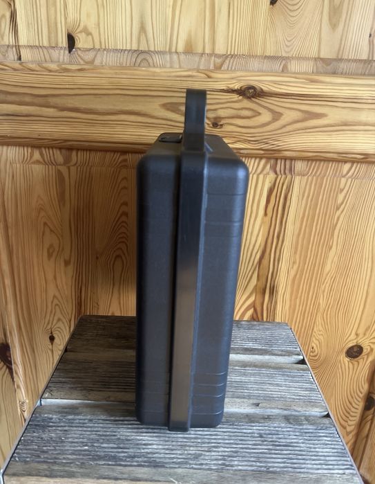Sprzedam box do kaset magnetofonowych.