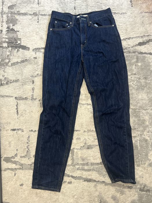 Levis jeans size 28