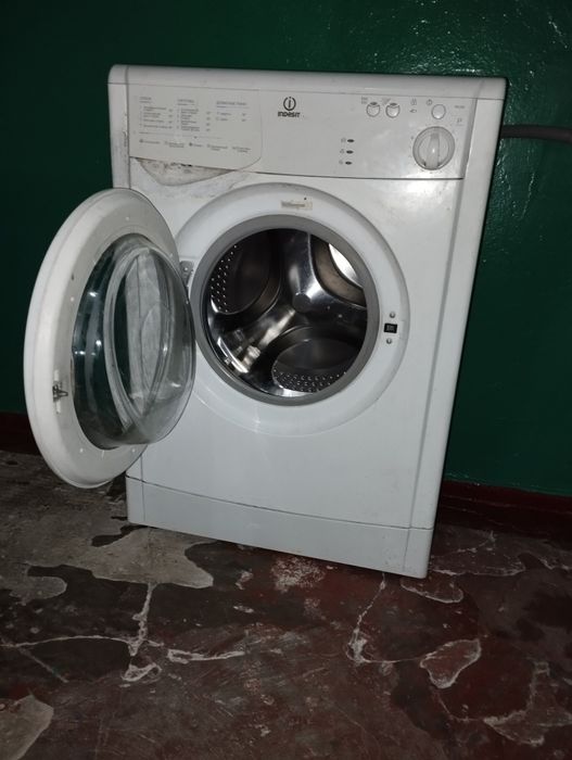 Продам пральну машину Indezit