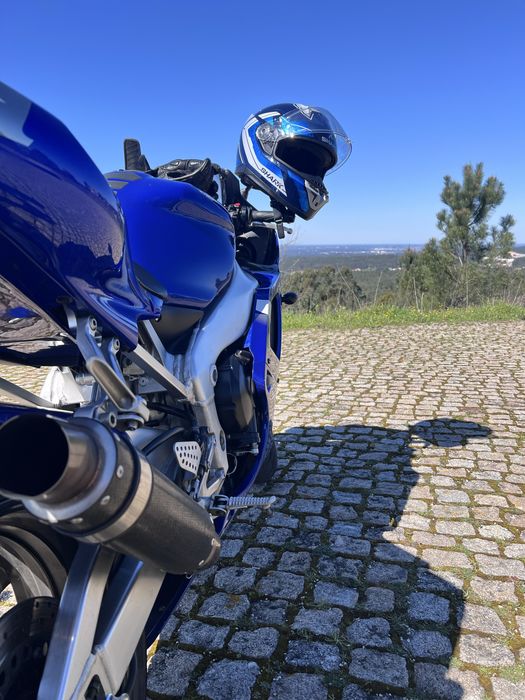 Vendo R1 Estado bom 2001
