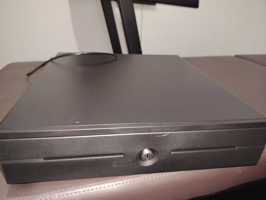 Vendo gaveta para caixa registadora totalmente nova, nunca antes utilizada.