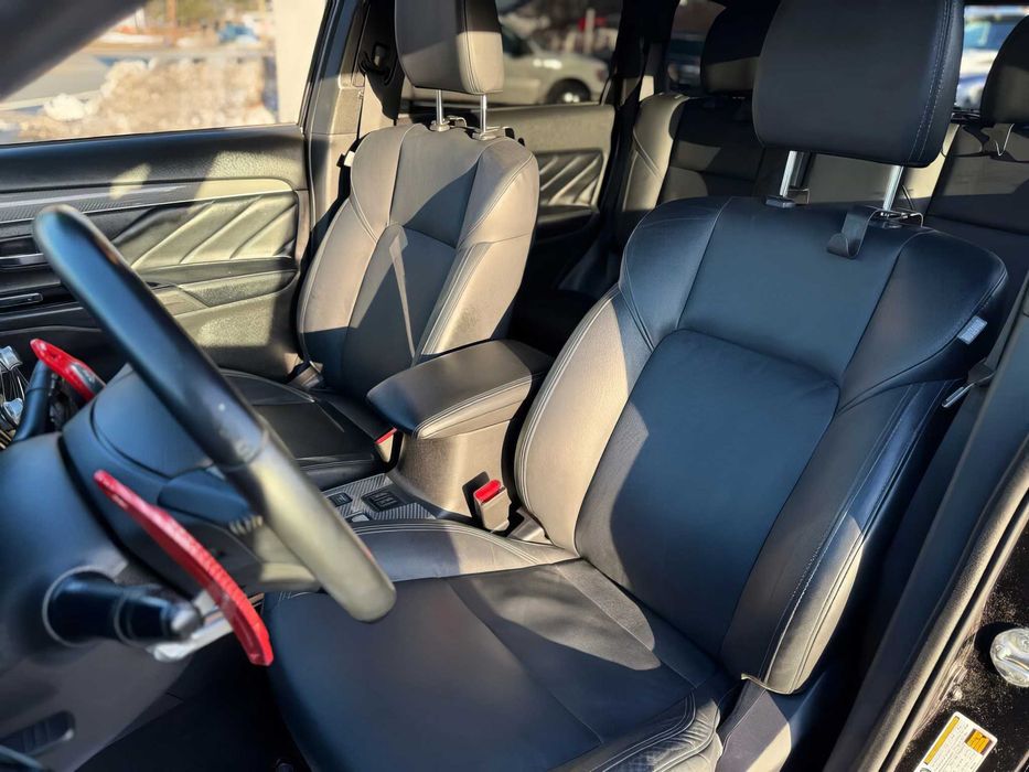 Mitsubishi Outlander      2020