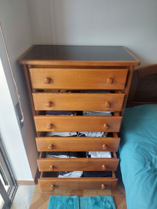 Cómoda madeira maciça