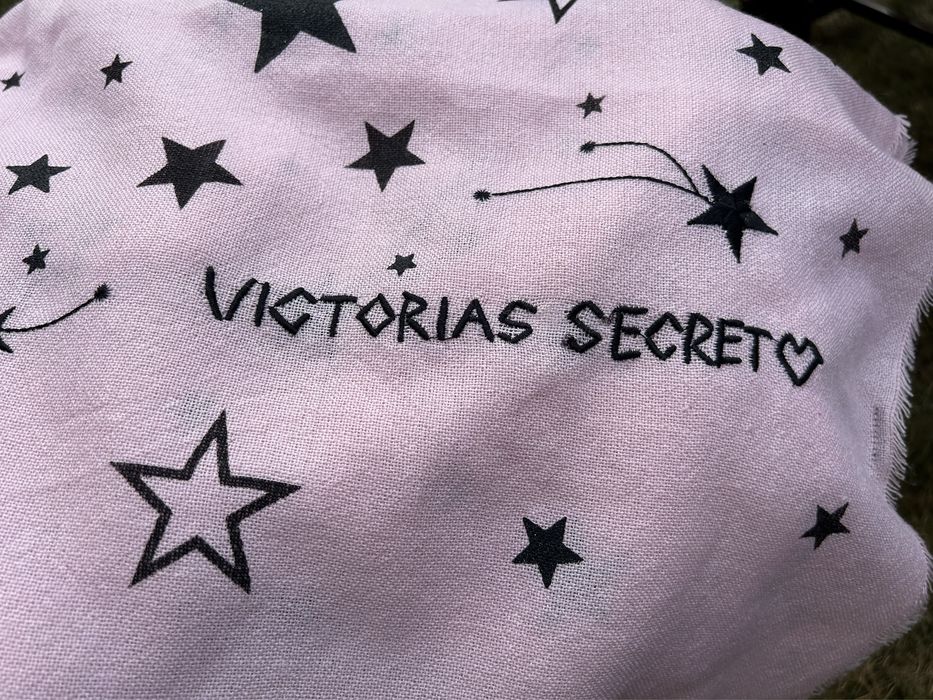 Bladoróżowy duży szal chusta Victoria’s Secret