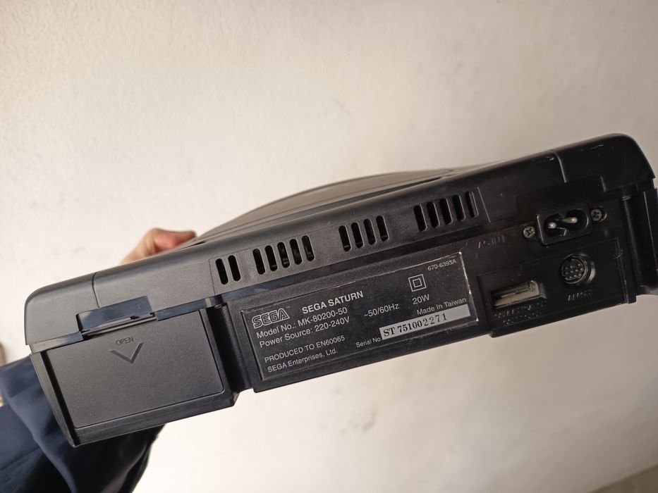 Sega Saturn a funcionar com comando