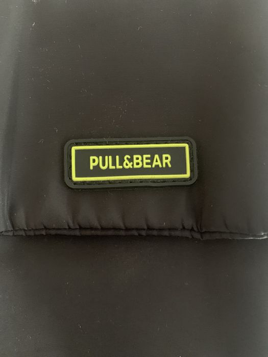 Bolsa pequena com cordão . Marca Pull Bear64585891350786121