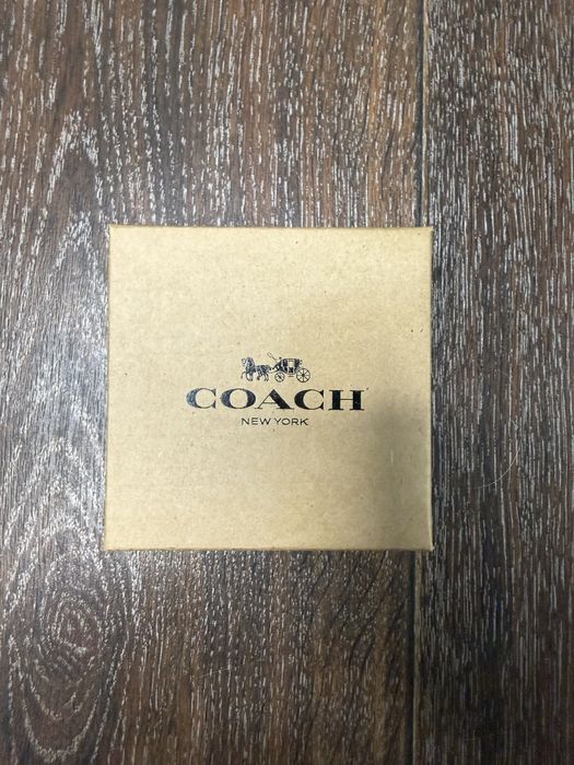 Блелок Coach.