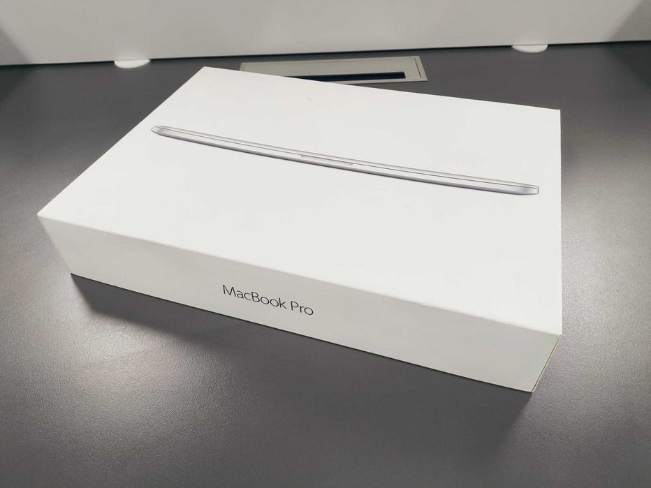  Macbook Pro 2015 15” i7 16GB Retina 256GB SSD