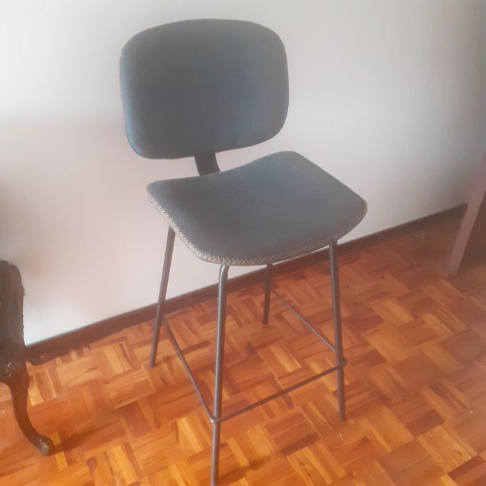 Cadeiras  altas    .