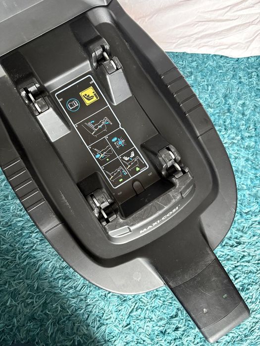 Bezwypadkowy fotelik Maxi Cosi - Pebble Plus z bazą Isofix