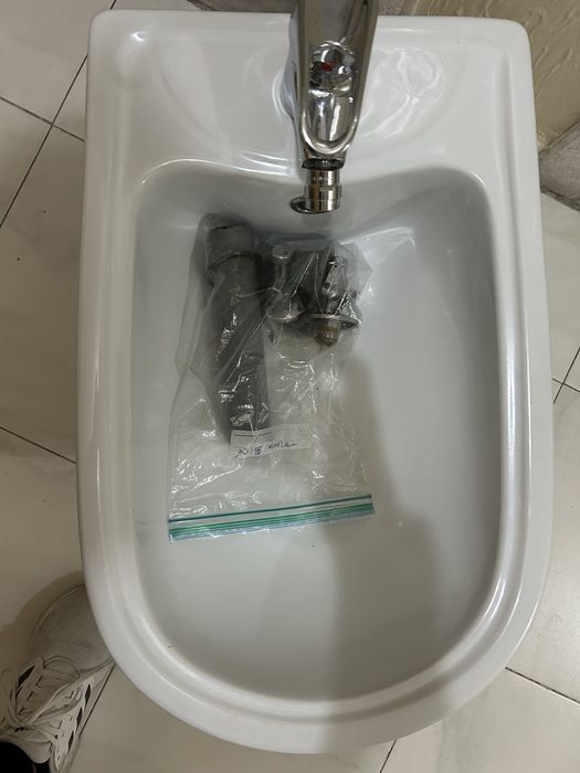 Bidé branco marca Valadares