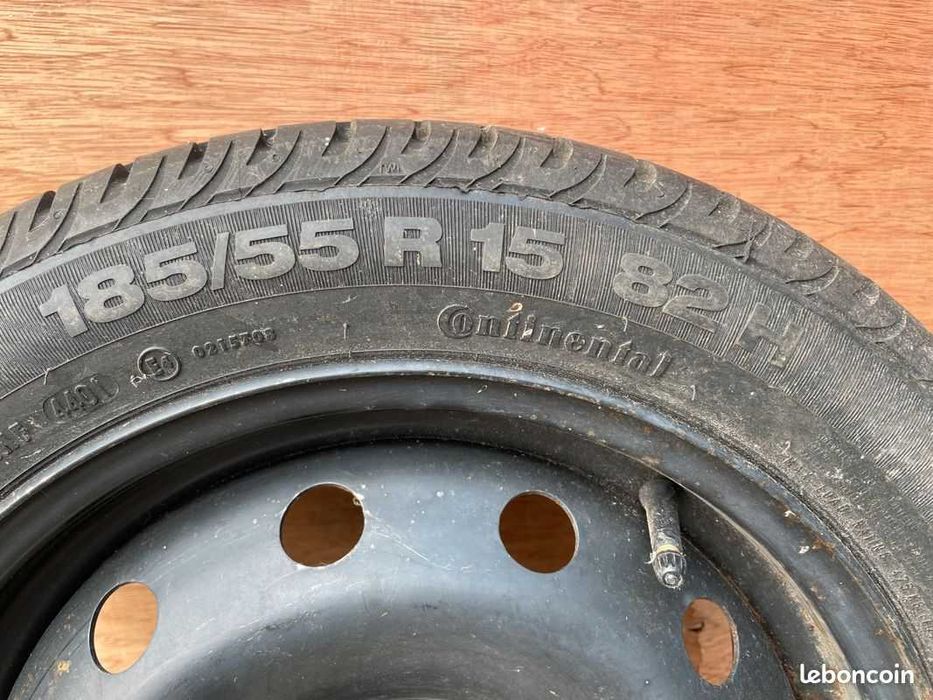 Conjunto de 4 pneus Continental Premium Contact 185 / 55 R15 82 H