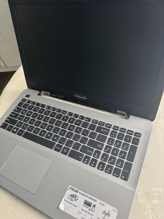 Ноутбук ASUS R556L