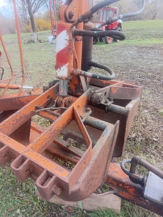 Грейферний навантажувач,причіпний