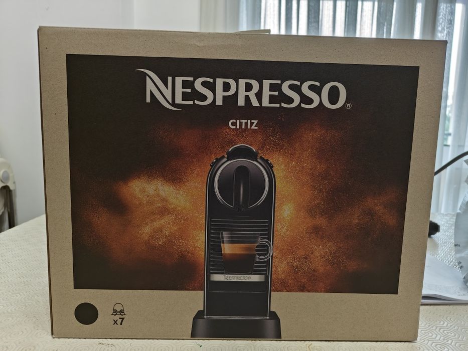 Máquina Nespresso Citiz preta