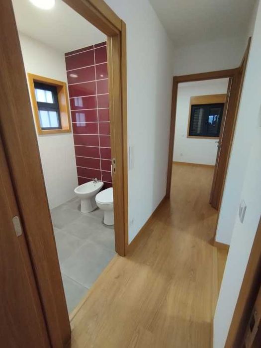Moradia T2+1 totalmente reconstruída | 130m² | Garagem e duas entradas