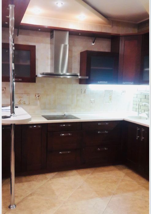 Дом в 602 м-не Салтовки. Новой постройки.180 м2.Старт-152000$. Торг