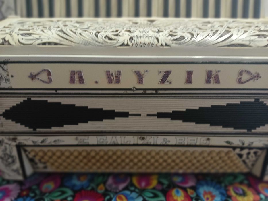 Akordeon klawiszowo-guzikowy gradka dla koneserów ręczna robota