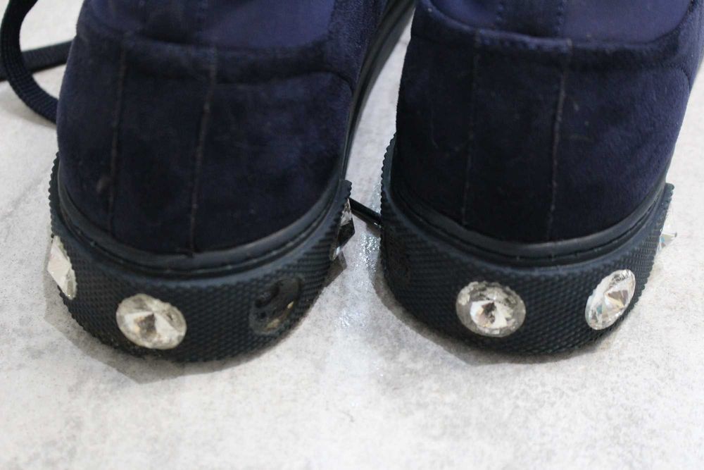 Półbuty granatowe z kamieniami